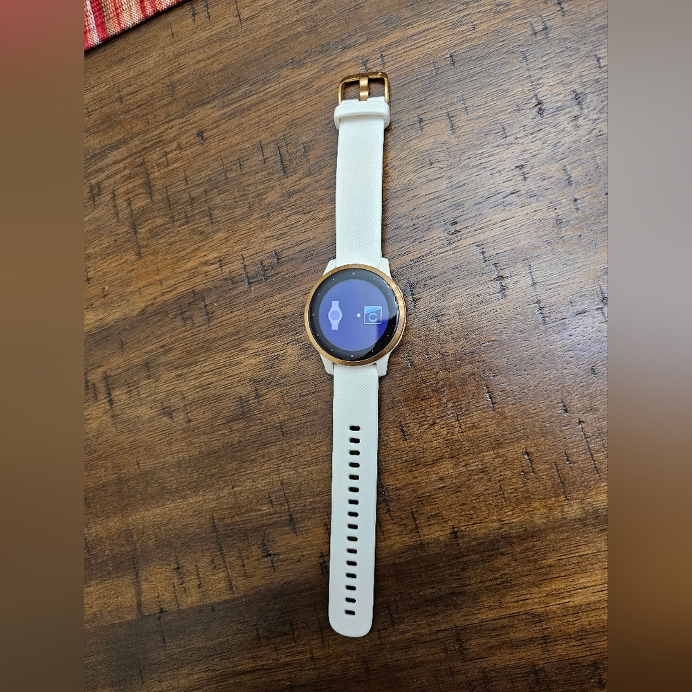 Garmin vivoactive 4S Fitness Smartwatch Silicone Band With Rose Gold Bezel